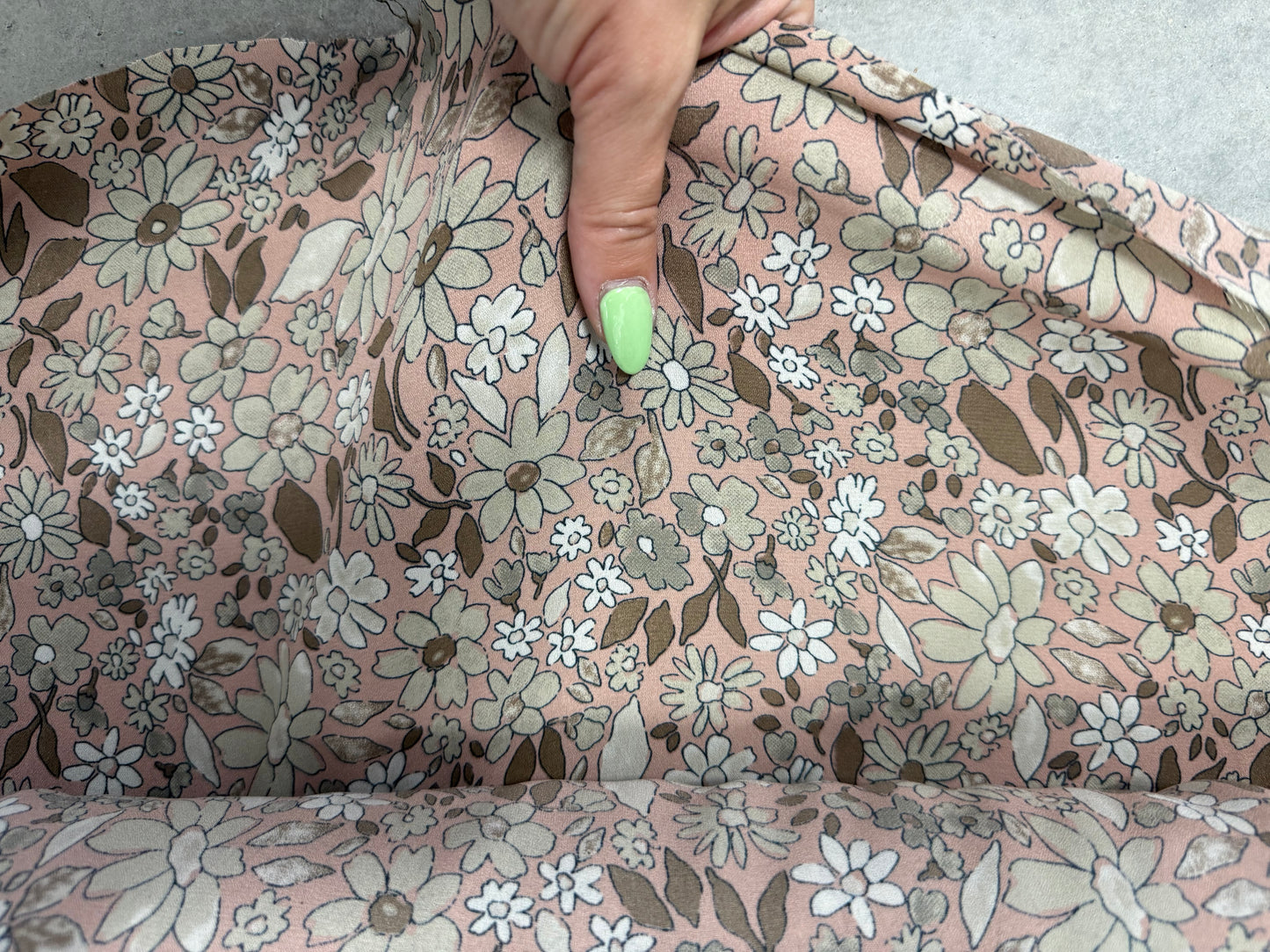 Pink Mauve White Daisy Chiffon Floral Polyester 10 Yards