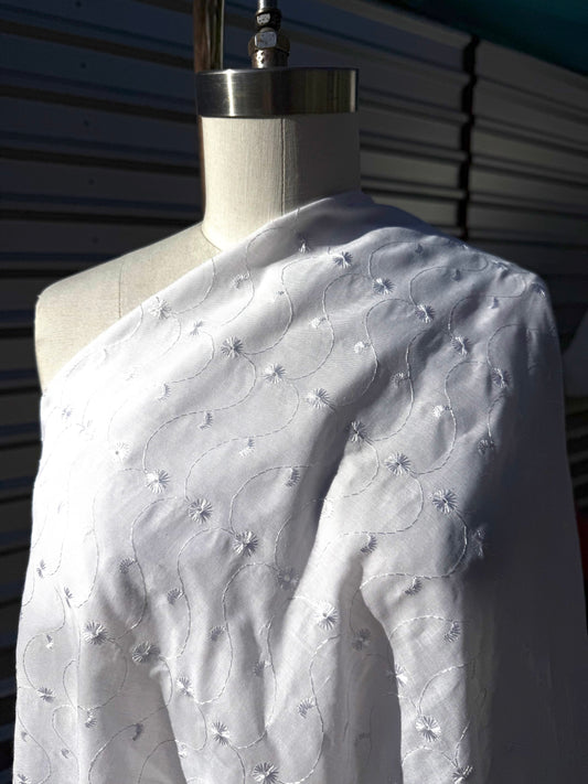 White Eyelet Cotton Voile Woven “Daisy Field”