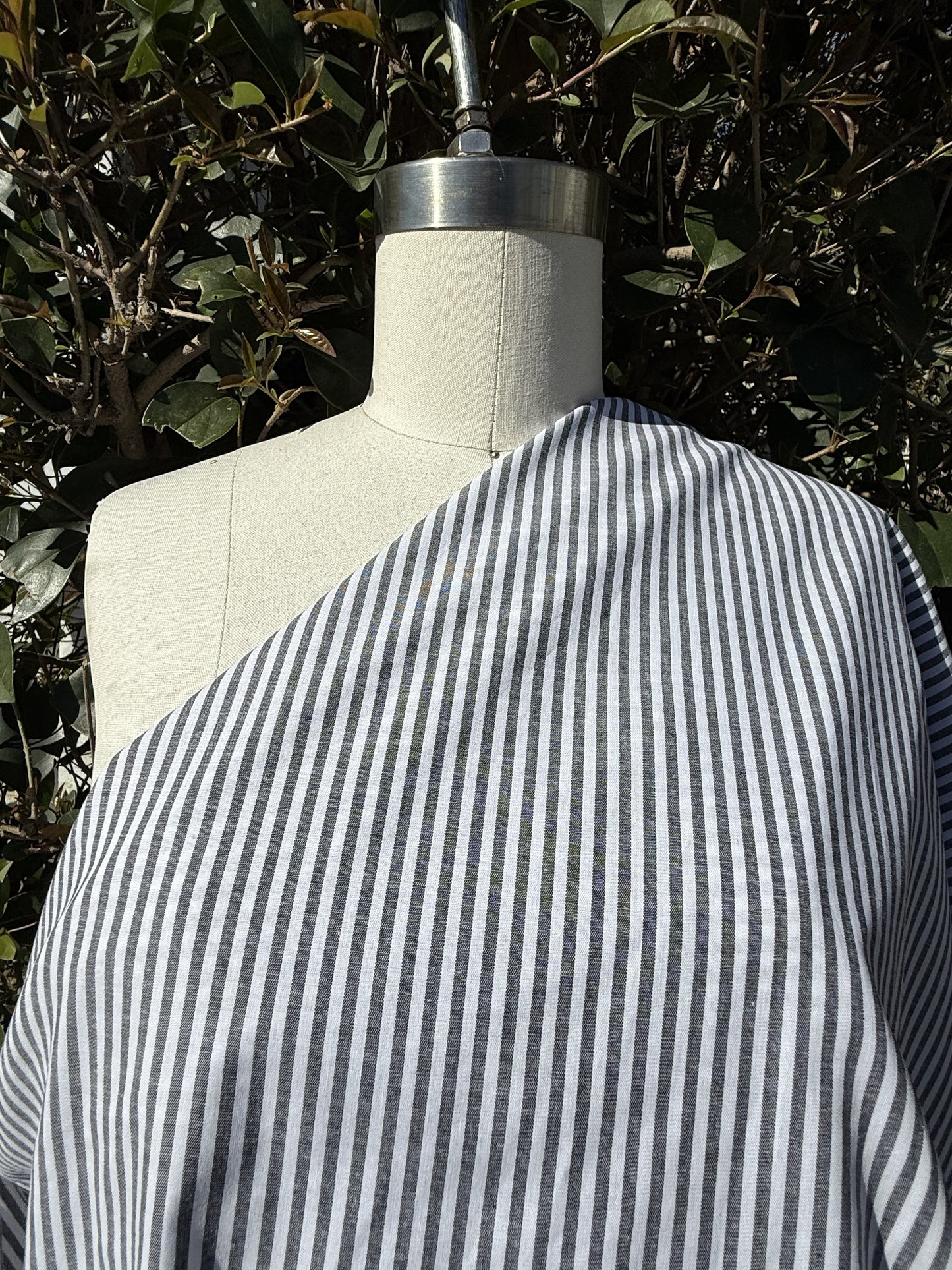 White Black Thin Stripe Cotton Spandex Poplin Shirting "East Side"