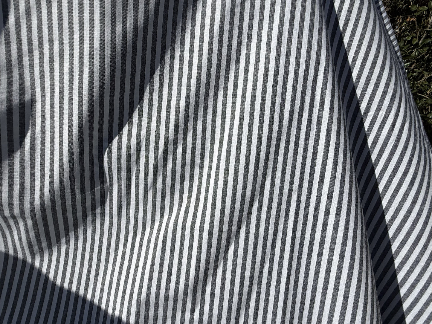 White Black Thin Stripe Cotton Spandex Poplin Shirting "East Side"